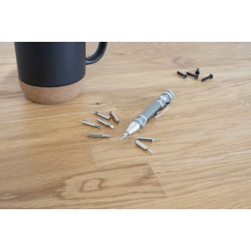 Pen shaped screwdriver