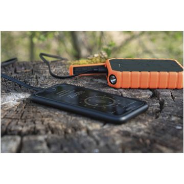Xtorm XR201 Xtreme 10.000 mAh 20W QC3.0 waterproof rugged power bank with torch